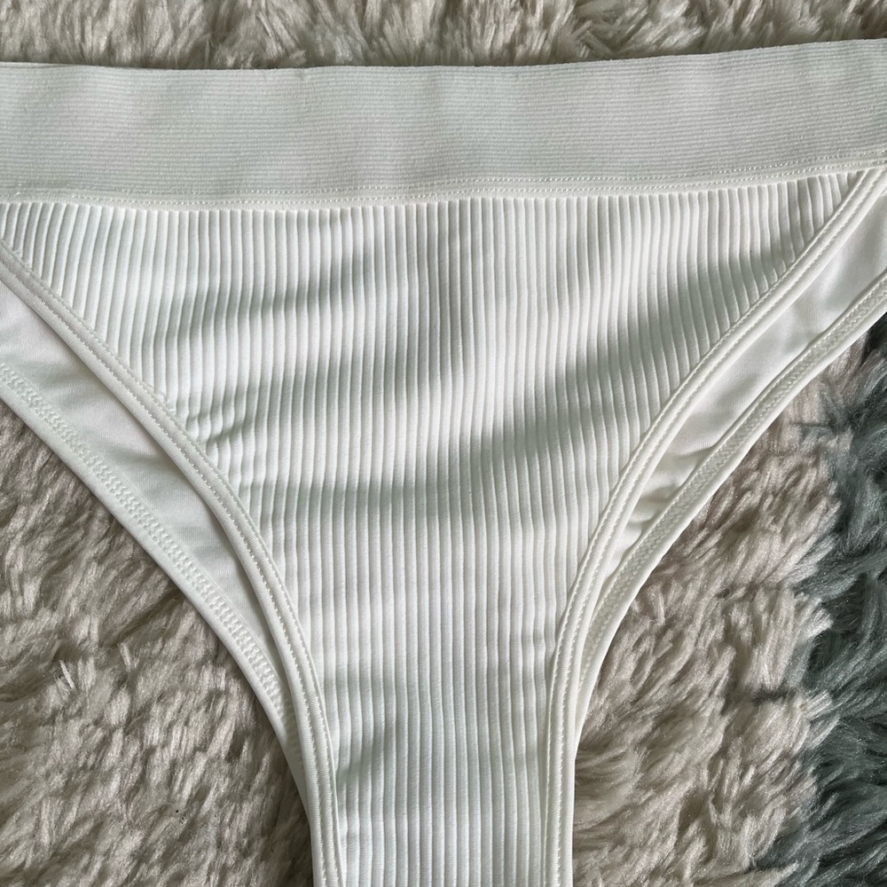 🆕 Frankie’s Bikinis Drew White Ribbed Swim Bottoms - Picture 5 of 10
